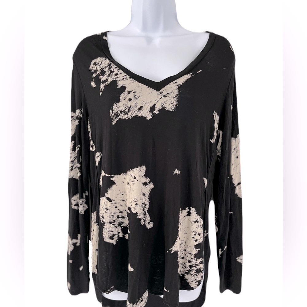 Wilfred/ Long sleeve/ V-neck/ Split hem top/ White & black Abstract/ Size US M - Picture 3 of 9